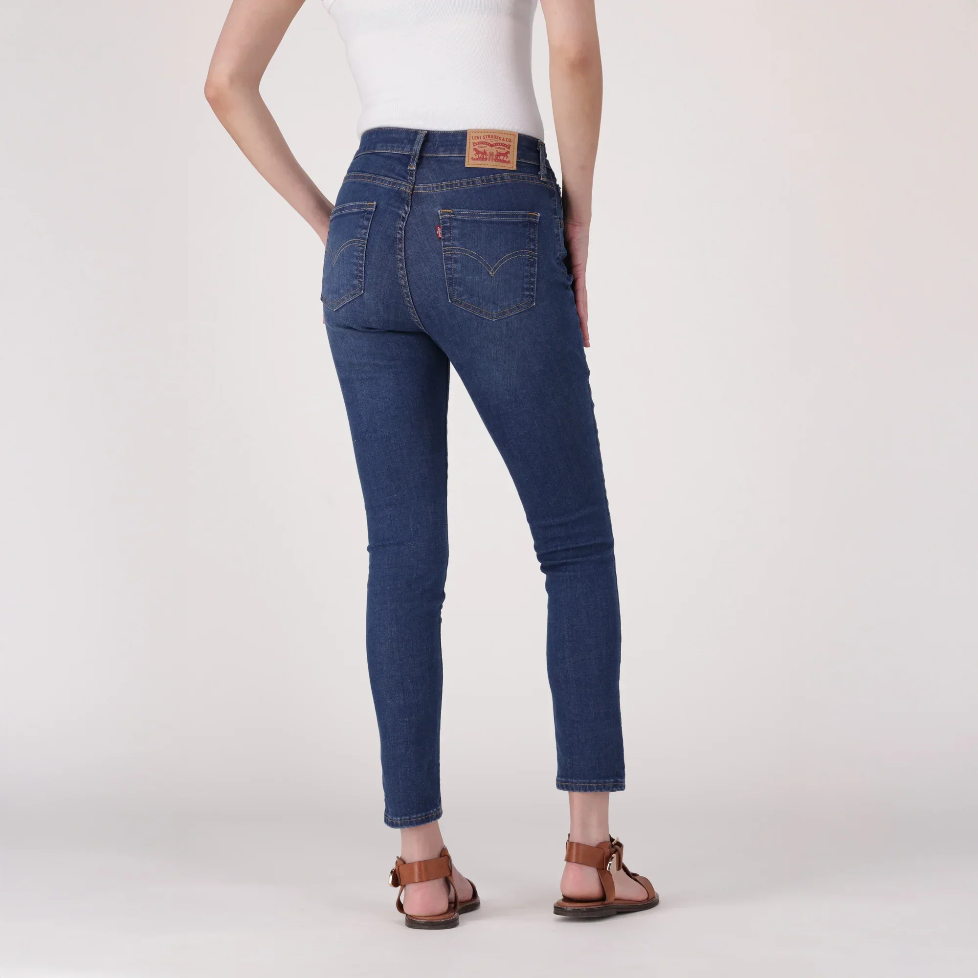 LEVI’S® WOMEN'S 721 HIGH-RISE SKINNY JEANS - MED INDIGO - WORN IN - Image 3