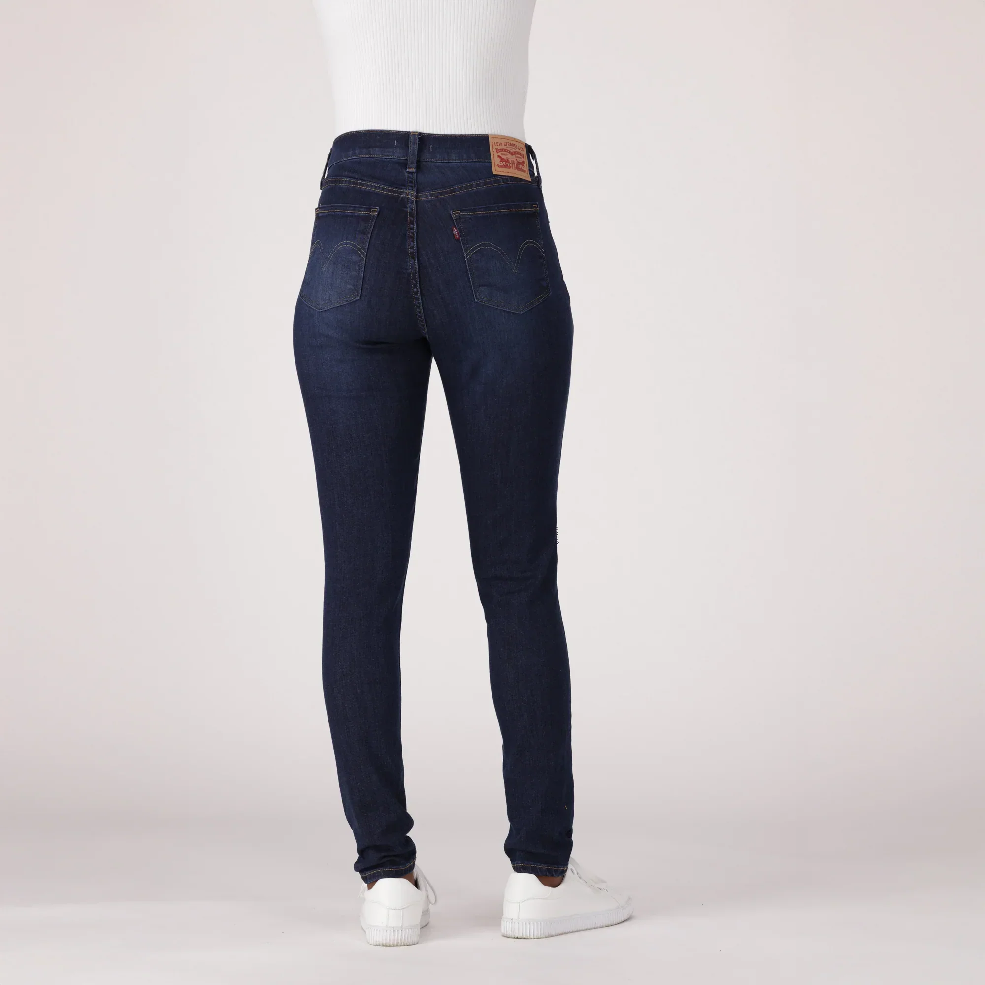 LEVI'S® WOMEN'S CURVY HIGH-RISE SUPER SKINNY - DARK INDIGO - WORN IN - Image 3