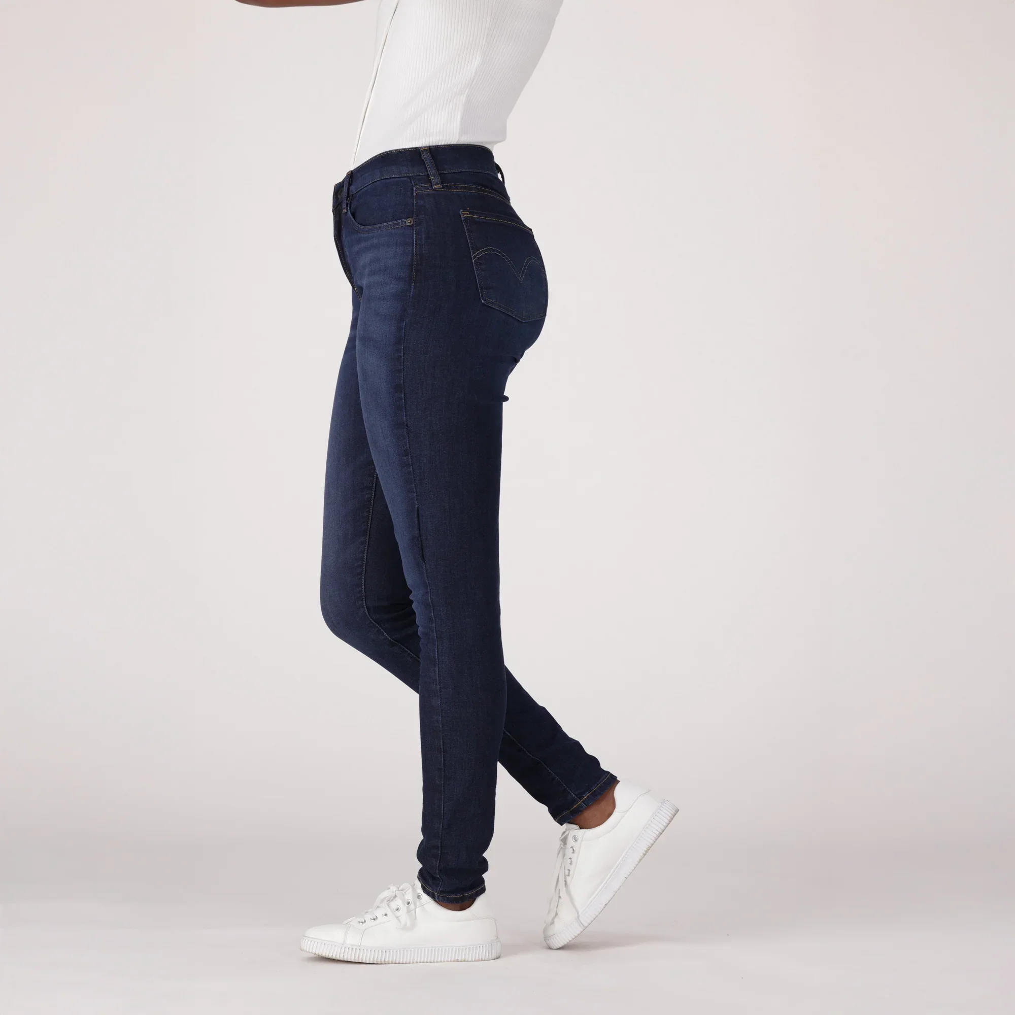 LEVI'S® WOMEN'S CURVY HIGH-RISE SUPER SKINNY - DARK INDIGO - WORN IN - Image 4
