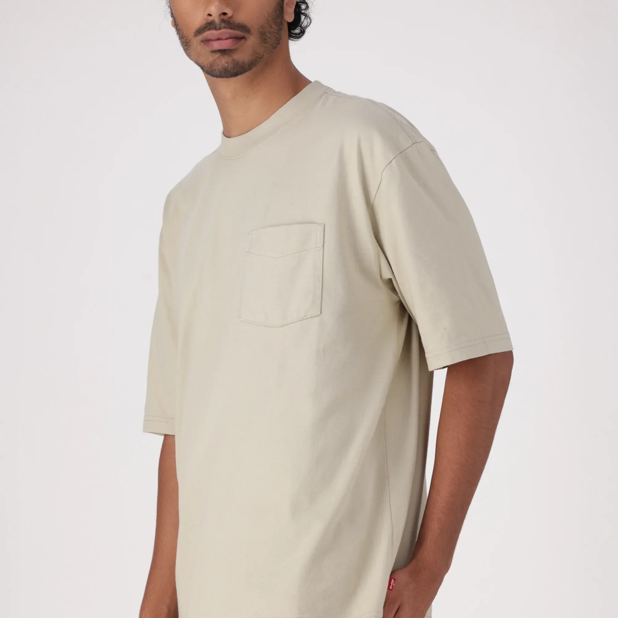 LEVI'S® MEN'S HALF-SLEEVE POCKET T-SHIRT - GREY - Image 3