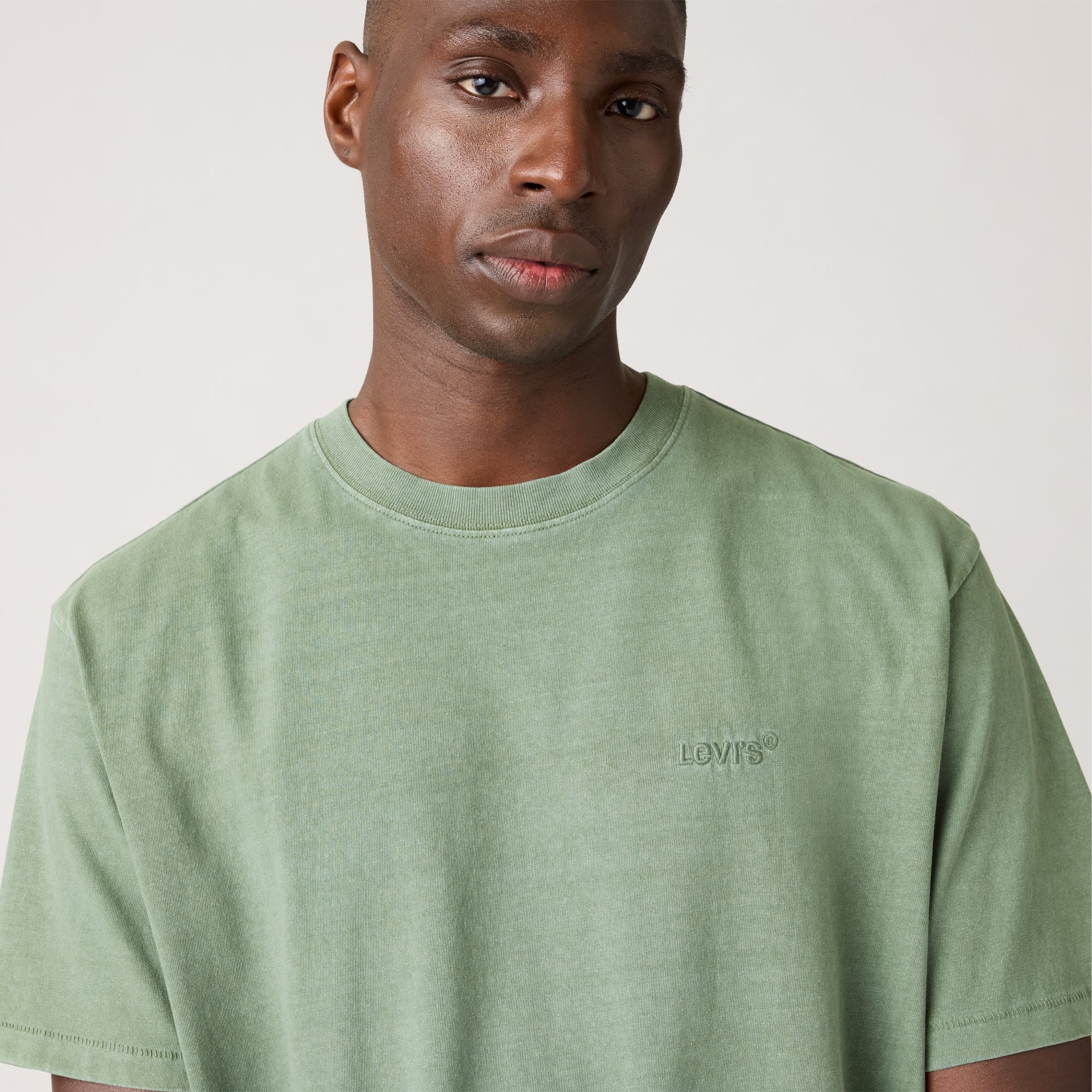LEVI'S® MEN'S RED TAB VINTAGE T-SHIRT - GREEN - Image 4