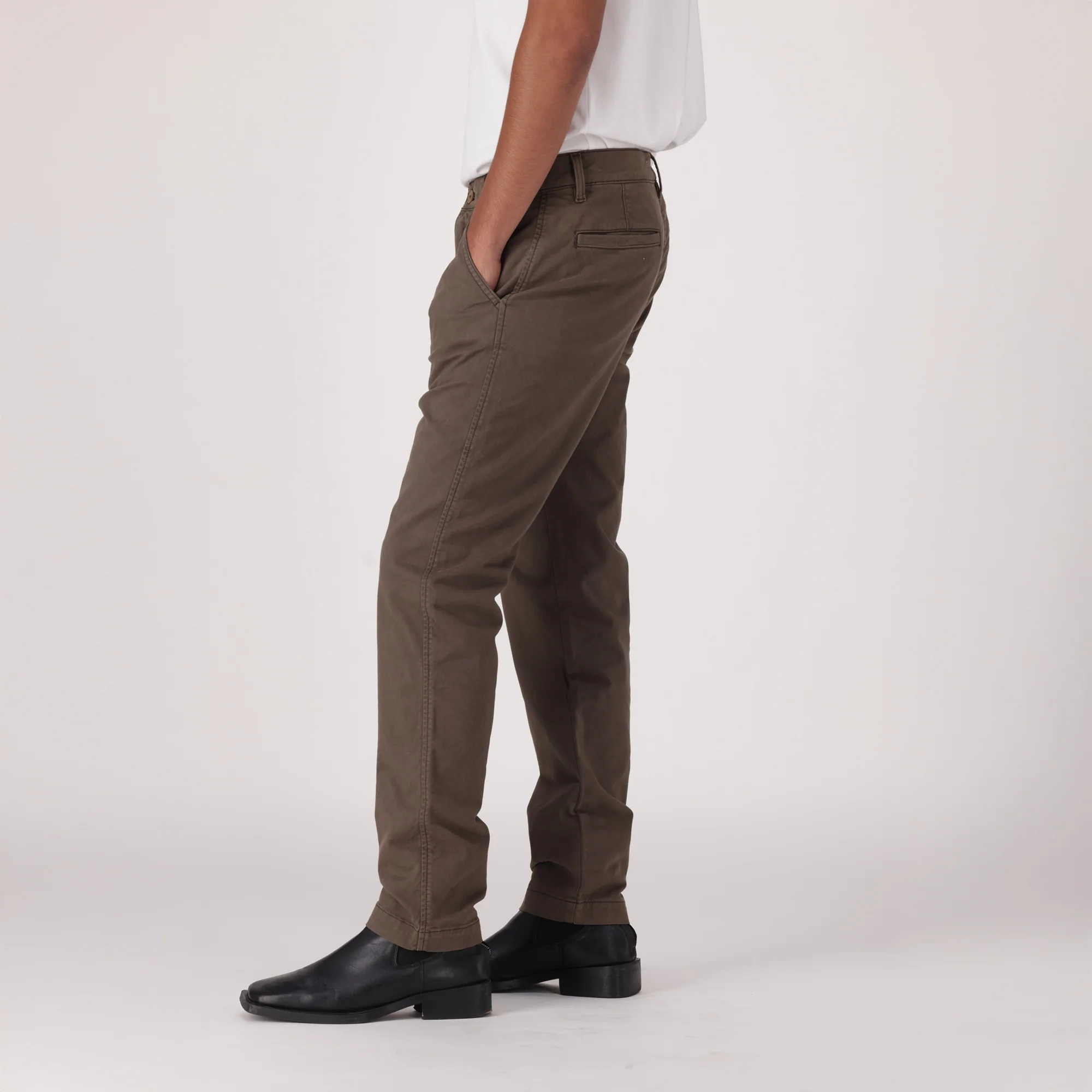LEVI'S® MEN'S XX CHINO STANDARD TAPER - BROWN - Image 4