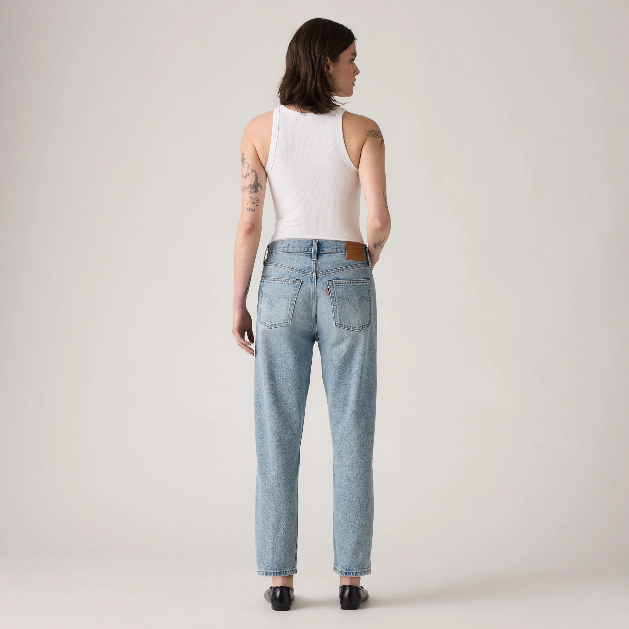 LEVI'S® WOMEN'S 501® ORIGINAL CROPPED JEANS - MED INDIGO - WORN IN - Image 3