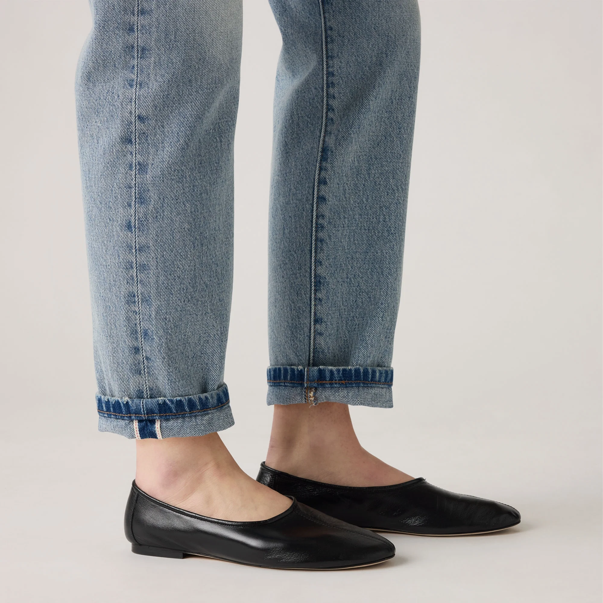 LEVI'S® WOMEN'S 501® ORIGINAL CROPPED JEANS - MED INDIGO - WORN IN - Image 5