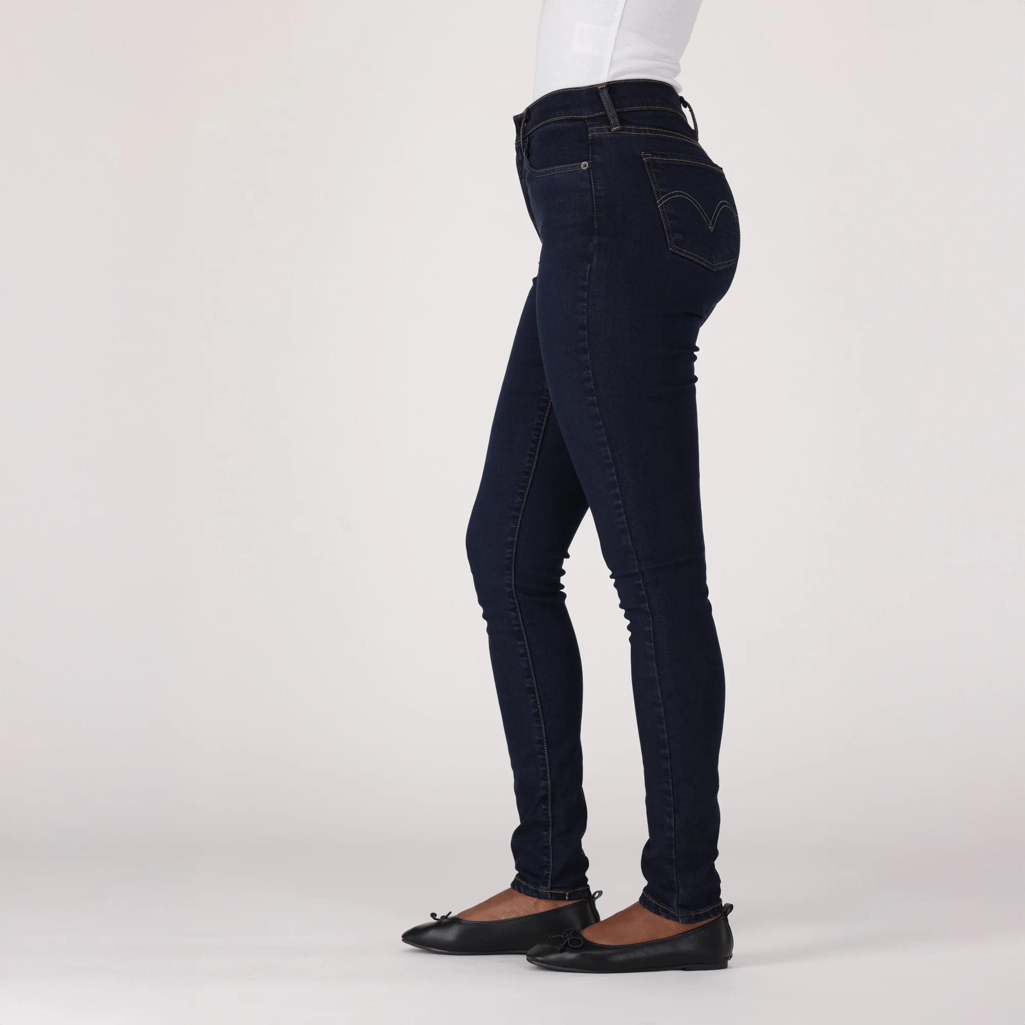 LEVI'S® WOMEN'S CURVY HIGH-RISE SUPER SKINNY - DARK INDIGO - FLAT FINISH - Image 4