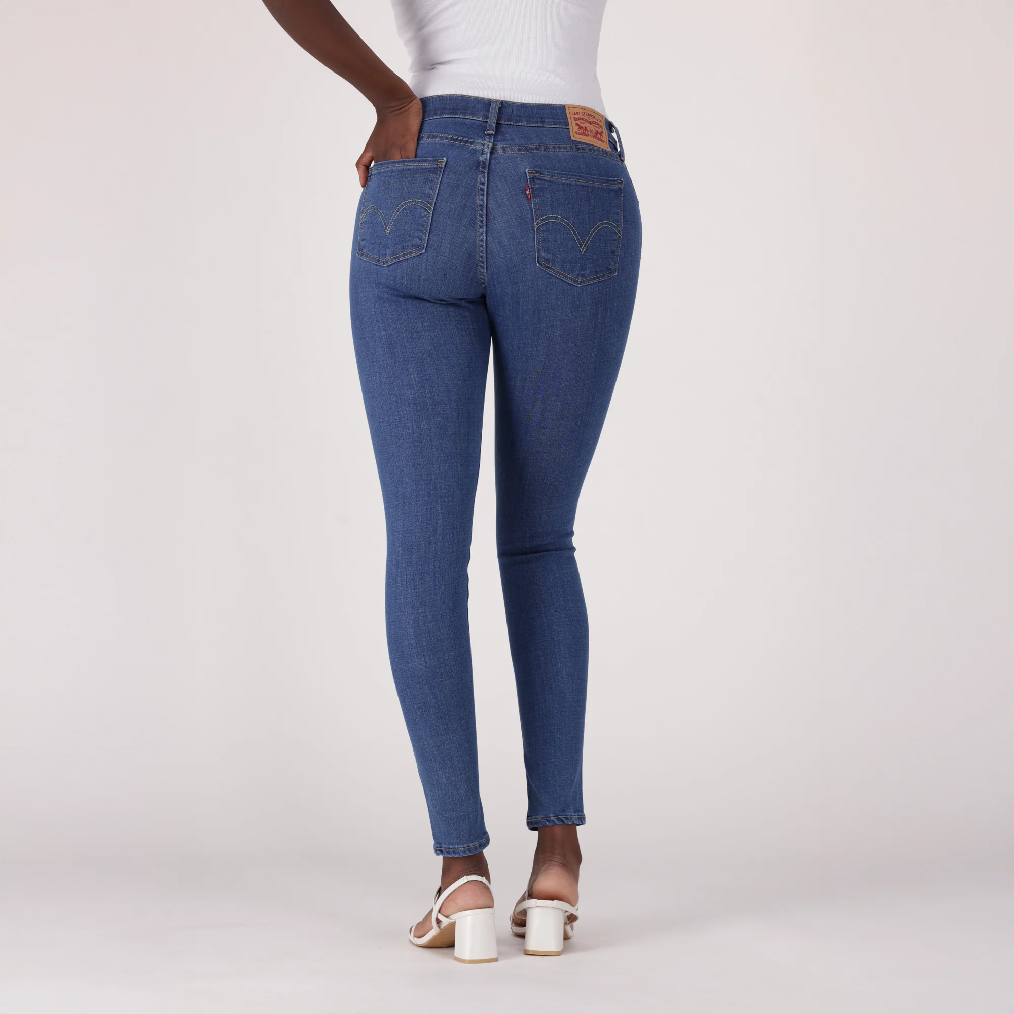 LEVI'S® WOMEN'S CURVY HIGH-RISE SUPER SKINNY - DARK WASH - Image 3