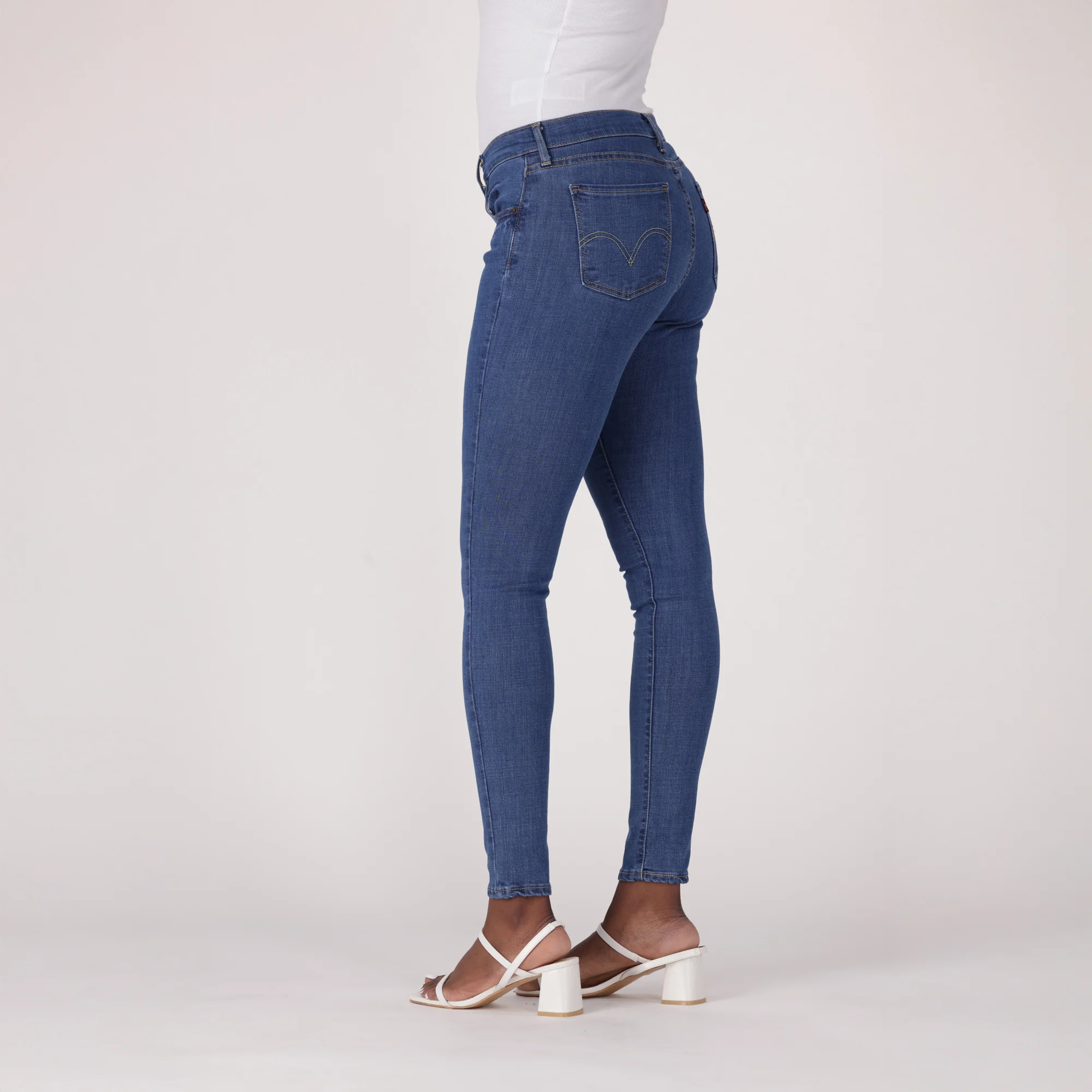 LEVI'S® WOMEN'S CURVY HIGH-RISE SUPER SKINNY - DARK WASH - Image 4