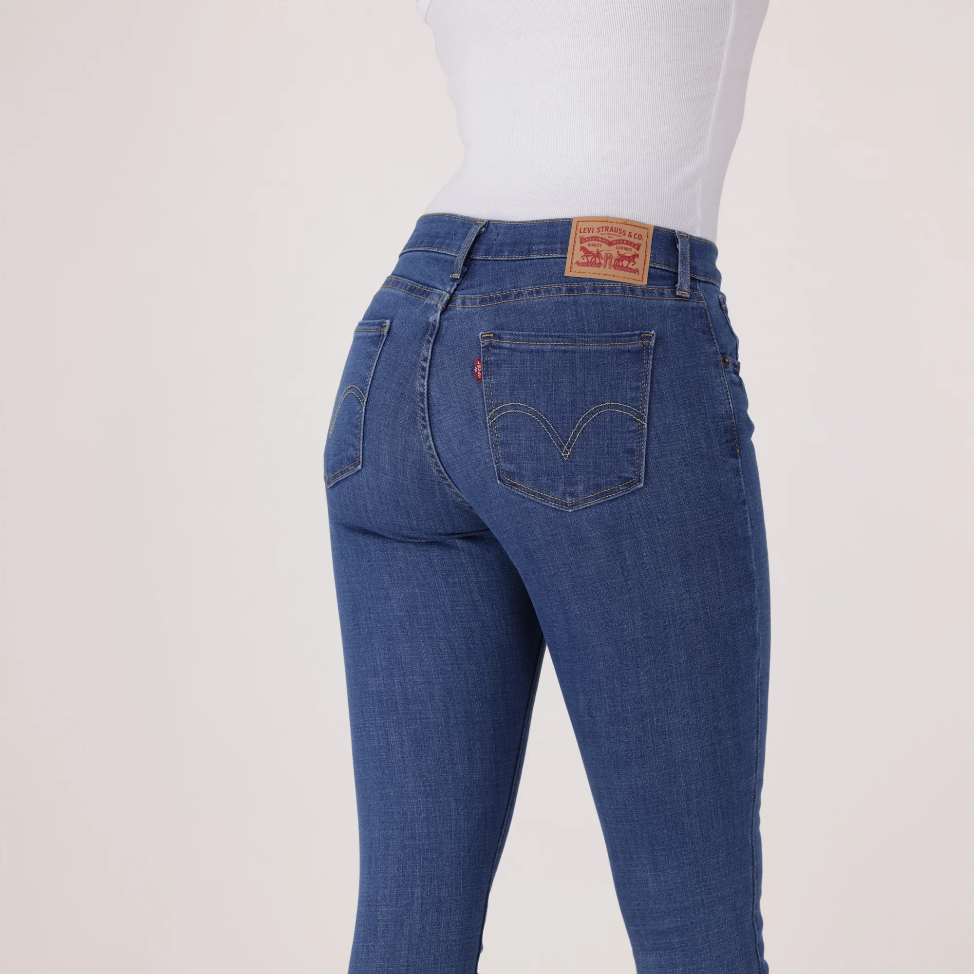 LEVI'S® WOMEN'S CURVY HIGH-RISE SUPER SKINNY - DARK WASH - Image 5