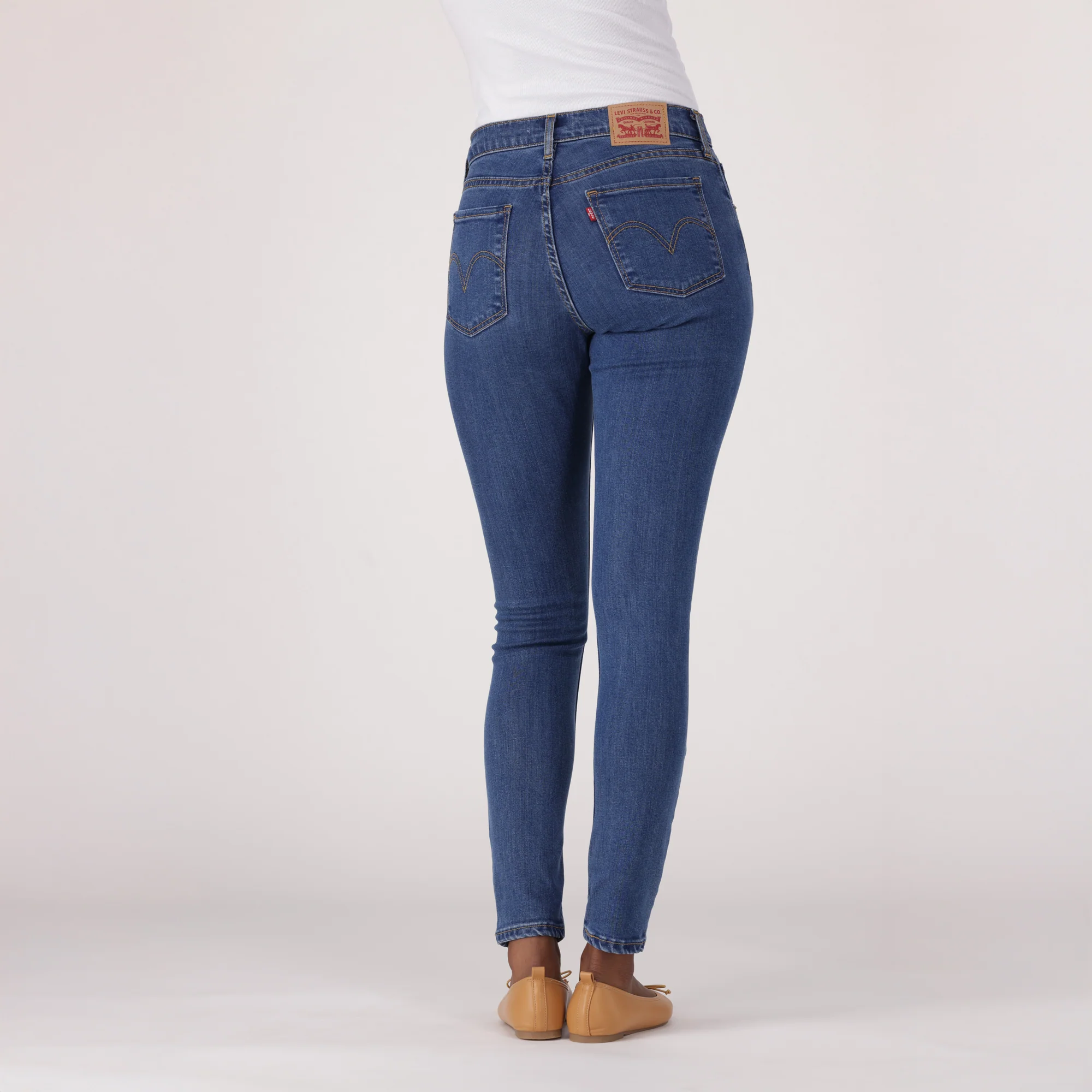 LEVI'S® WOMEN'S CURVY HIGH-RISE SUPER SKINNY - MED INDIGO - WORN IN - Image 3