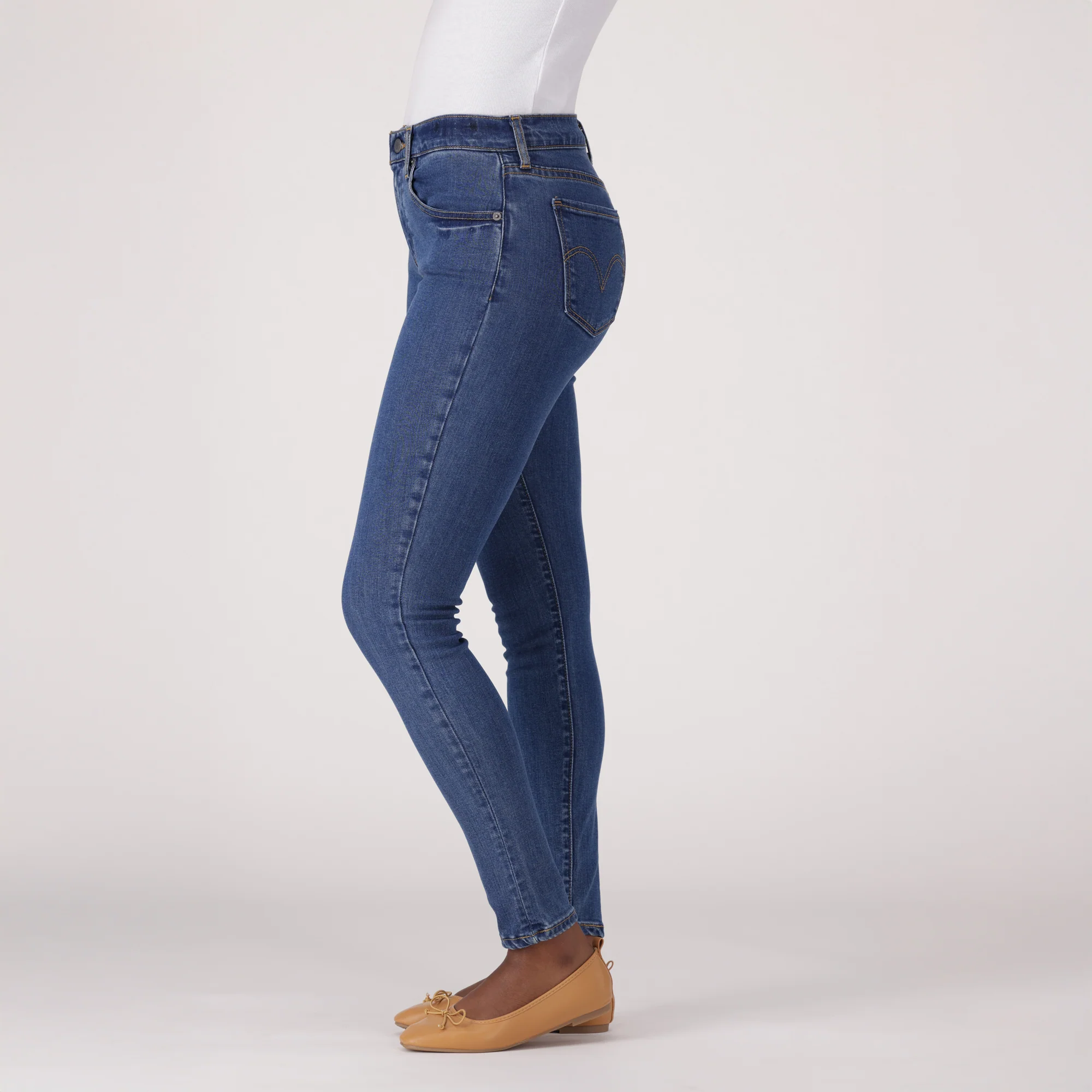 LEVI'S® WOMEN'S CURVY HIGH-RISE SUPER SKINNY - MED INDIGO - WORN IN - Image 4