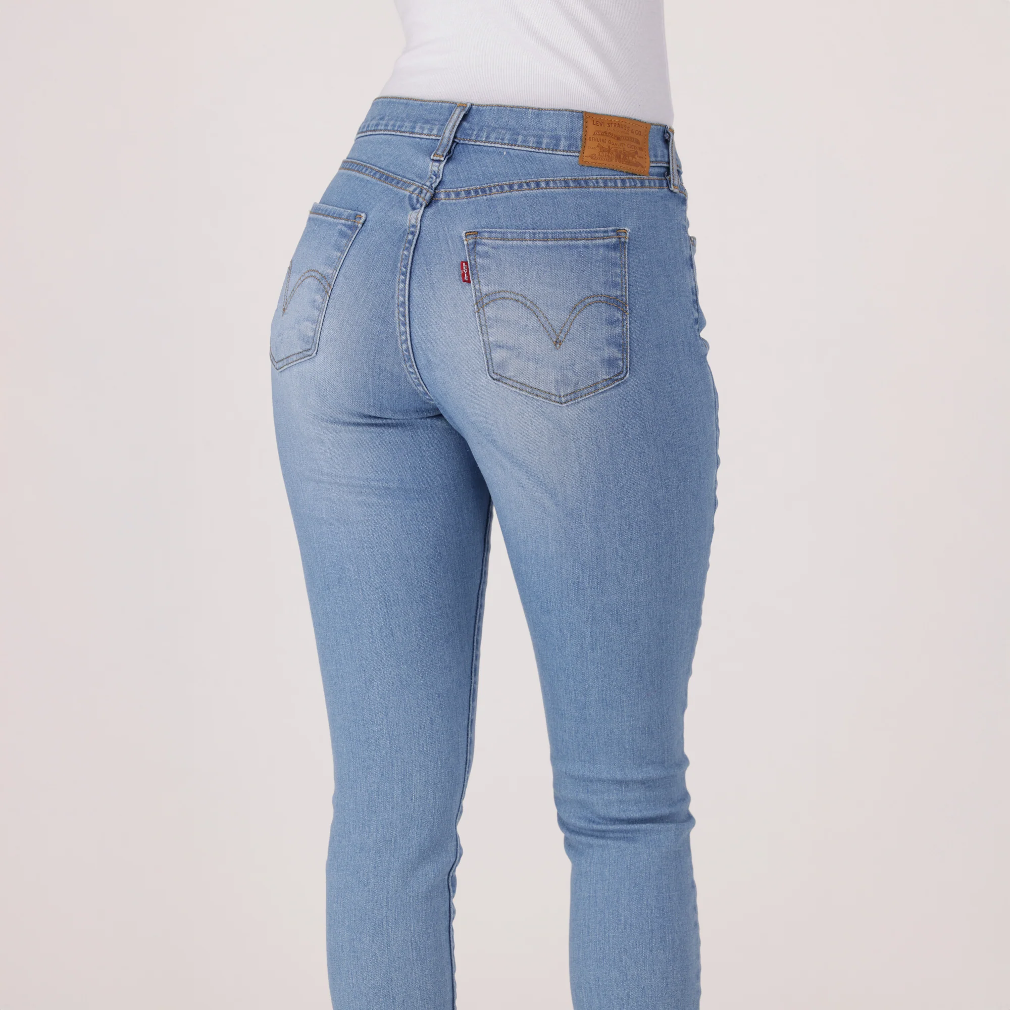 LEVI'S® WOMEN'S CURVY HIGH-RISE SUPER SKINNY - MED INDIGO - WORN IN - Image 5