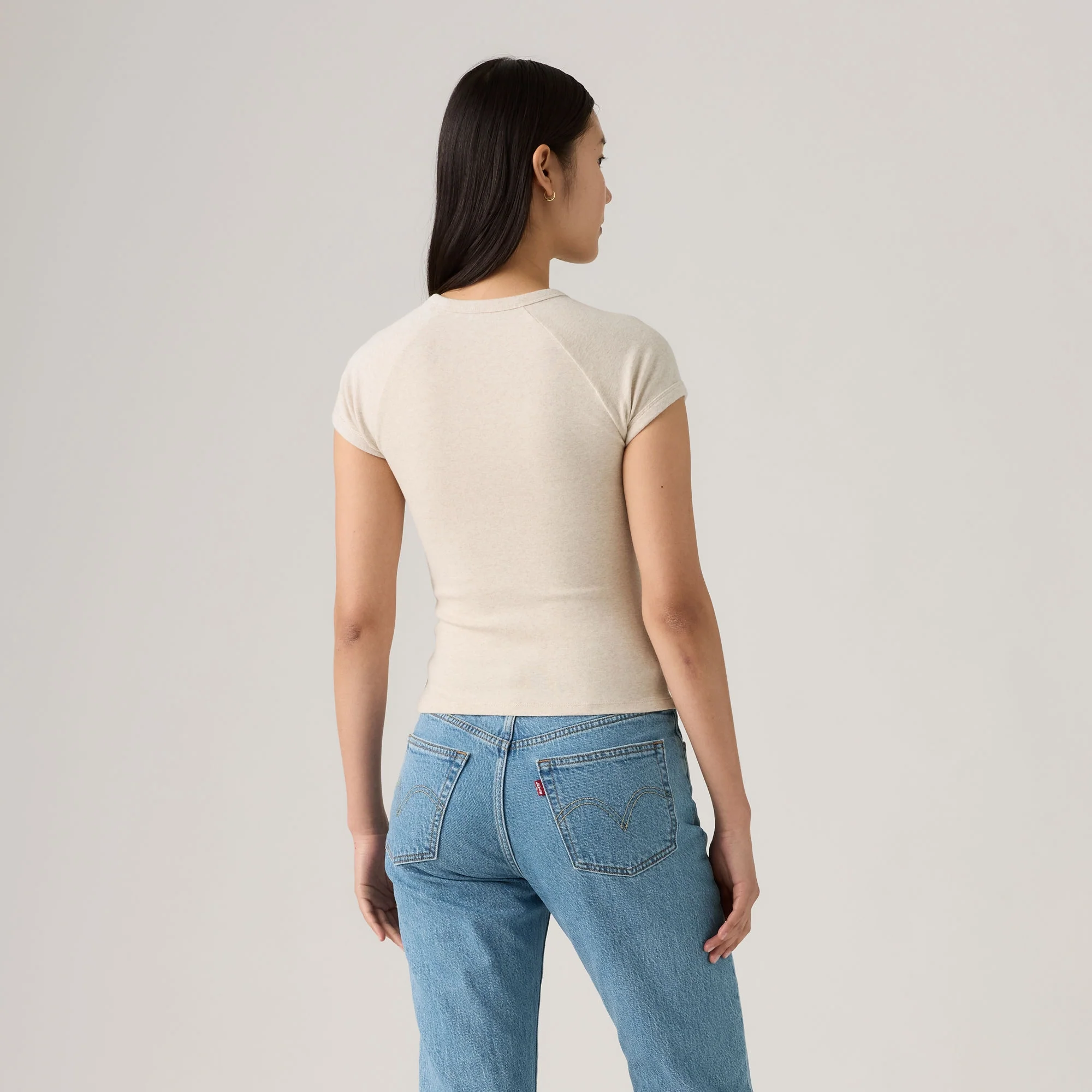 LEVI'S® WOMEN'S GRAPHIC RILEY RAGLAN TEE - NEUTRAL - Image 3