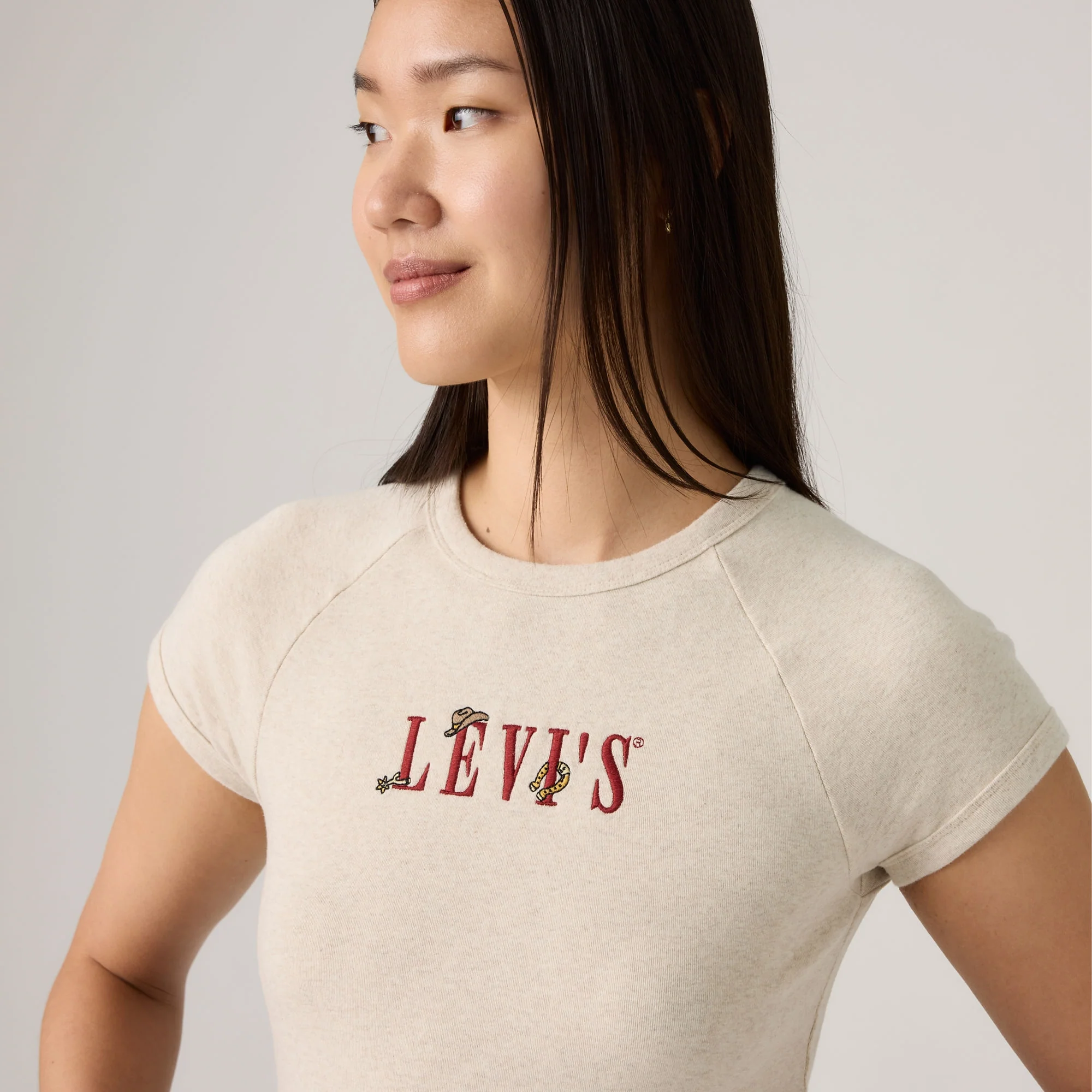 LEVI'S® WOMEN'S GRAPHIC RILEY RAGLAN TEE - NEUTRAL - Image 4