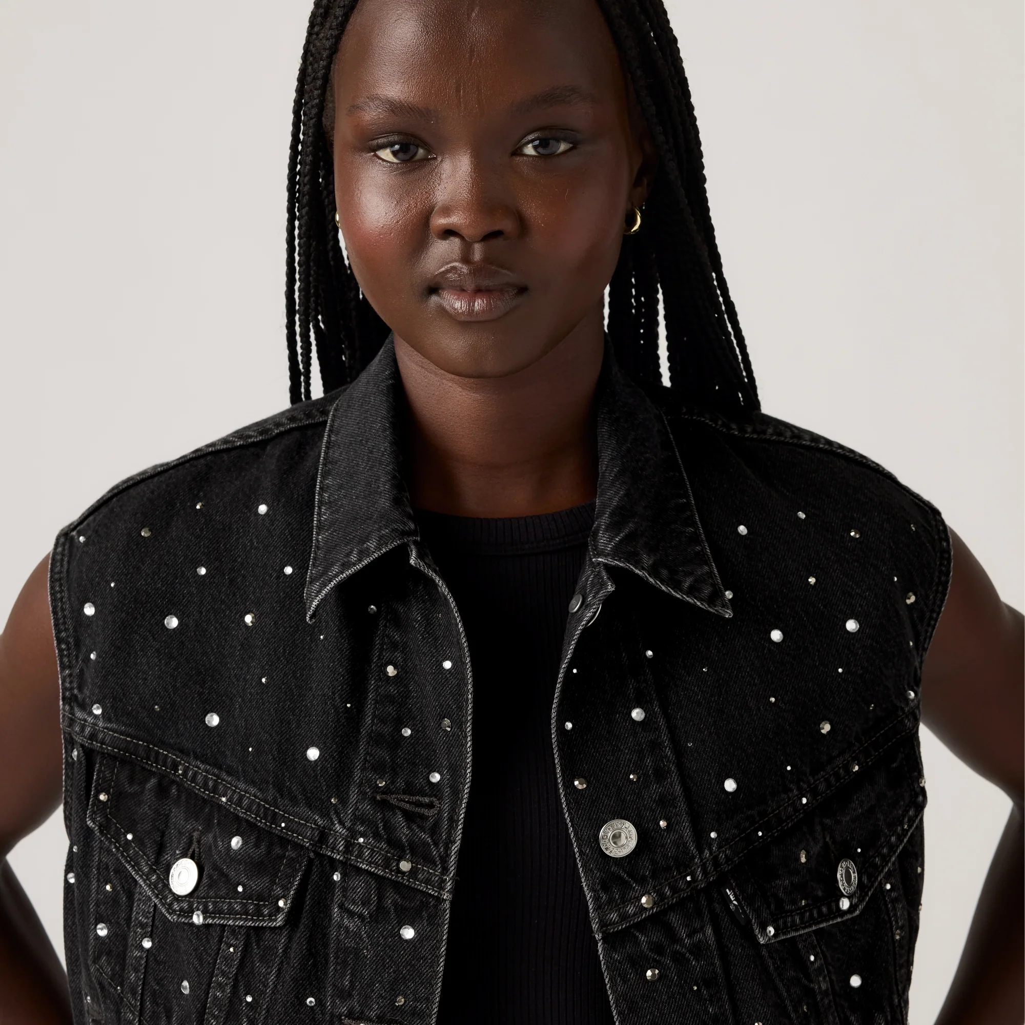 LEVI'S® WOMEN'S SHRUNKEN '90S TRUCKER VEST - BLACK - Image 3