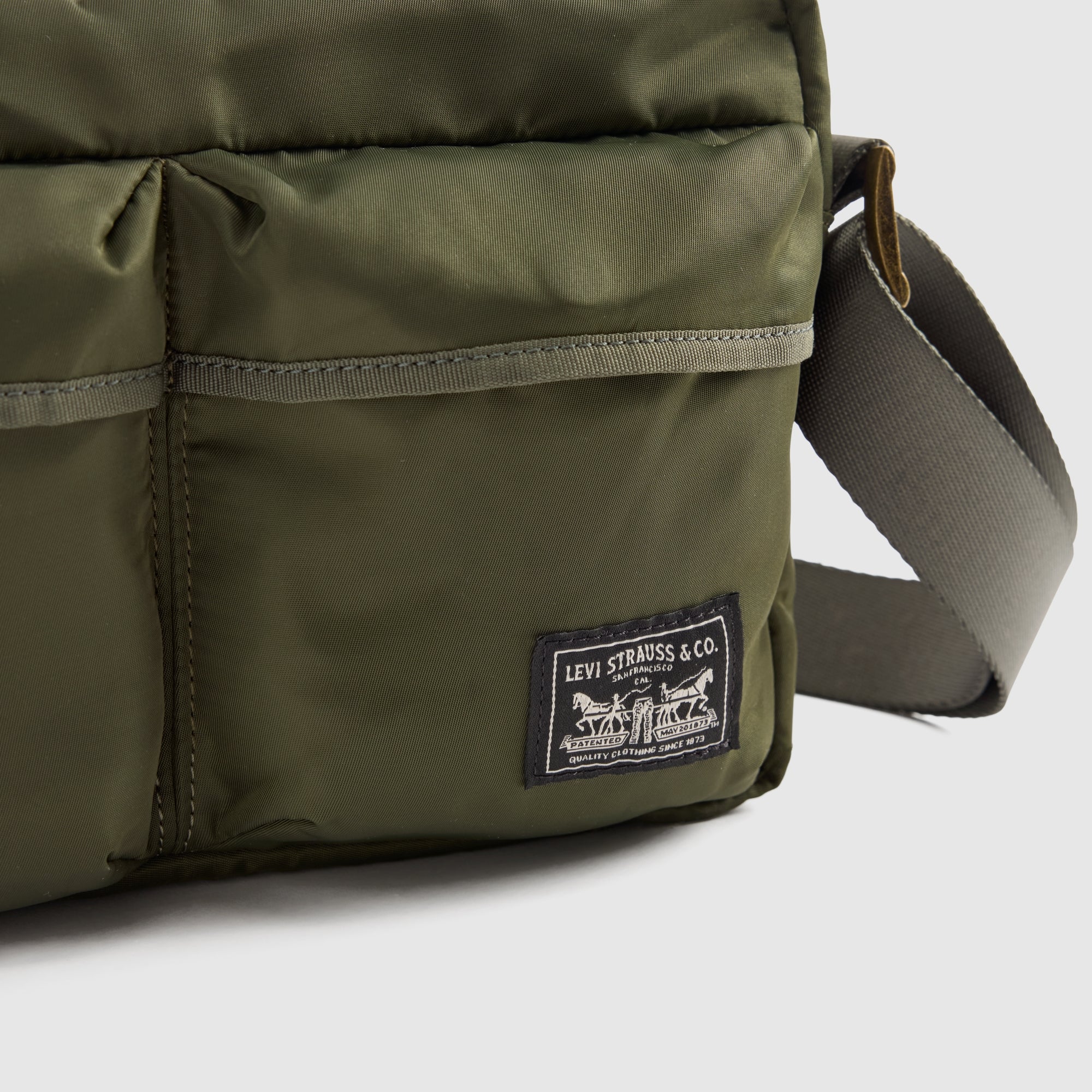 LEVI'S® MEN'S MISSION BAY CROSSBODY - GREEN - Image 3